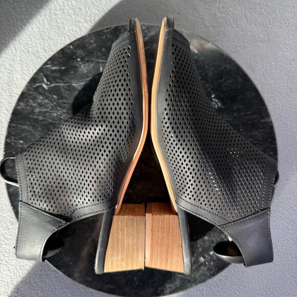 Restricted Peep Toe Cutout Black Heeled Sandals Ankle Strap Women’s Size 7 US - Picture 6 of 8